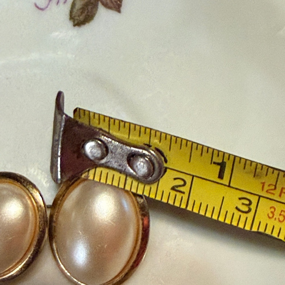 Vintage‎ Gold-Trim Pearl Cabochon Earrings - Cream & Gold - Women Jewelry - Picture 4 of 4